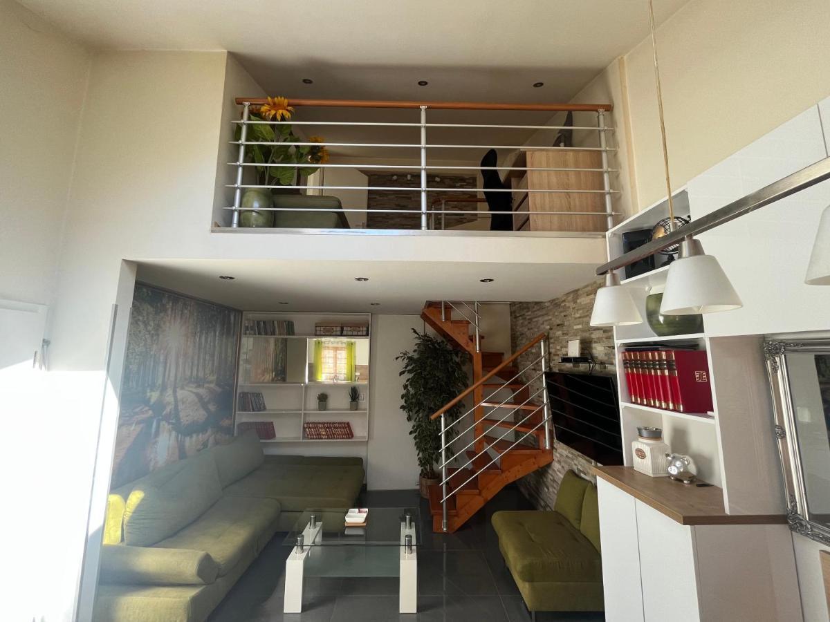 Hiza Apartment Pula Luaran gambar